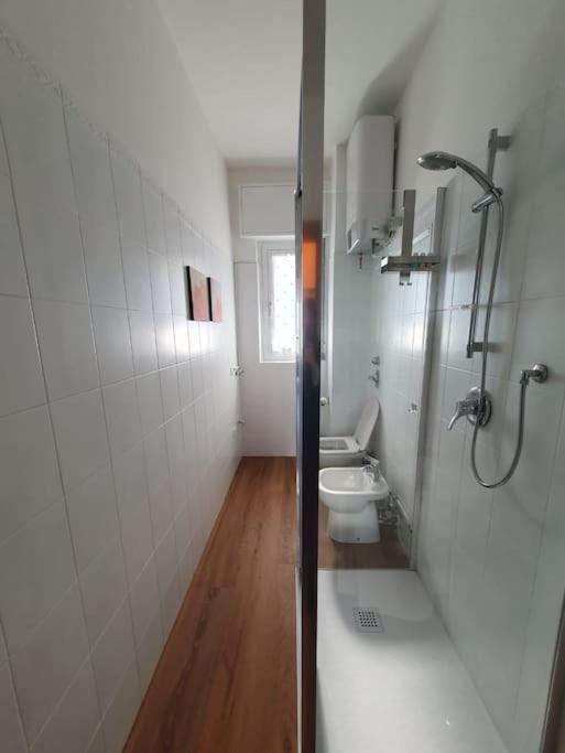 Apartamento Sunhouse - Nuovo Accogliente Bilocale Milán Exterior foto